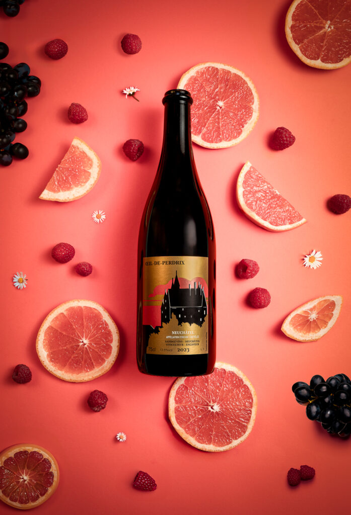 Photographie studio d'une bouteille de vin de Sandoz à Neuchâtel